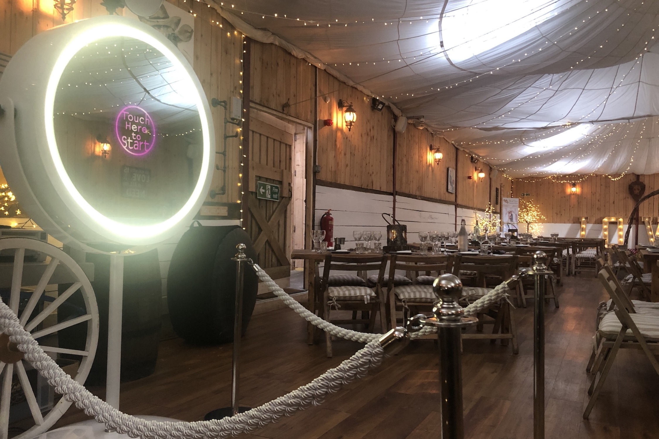 White Beauty Magic Mirror Photo Booth