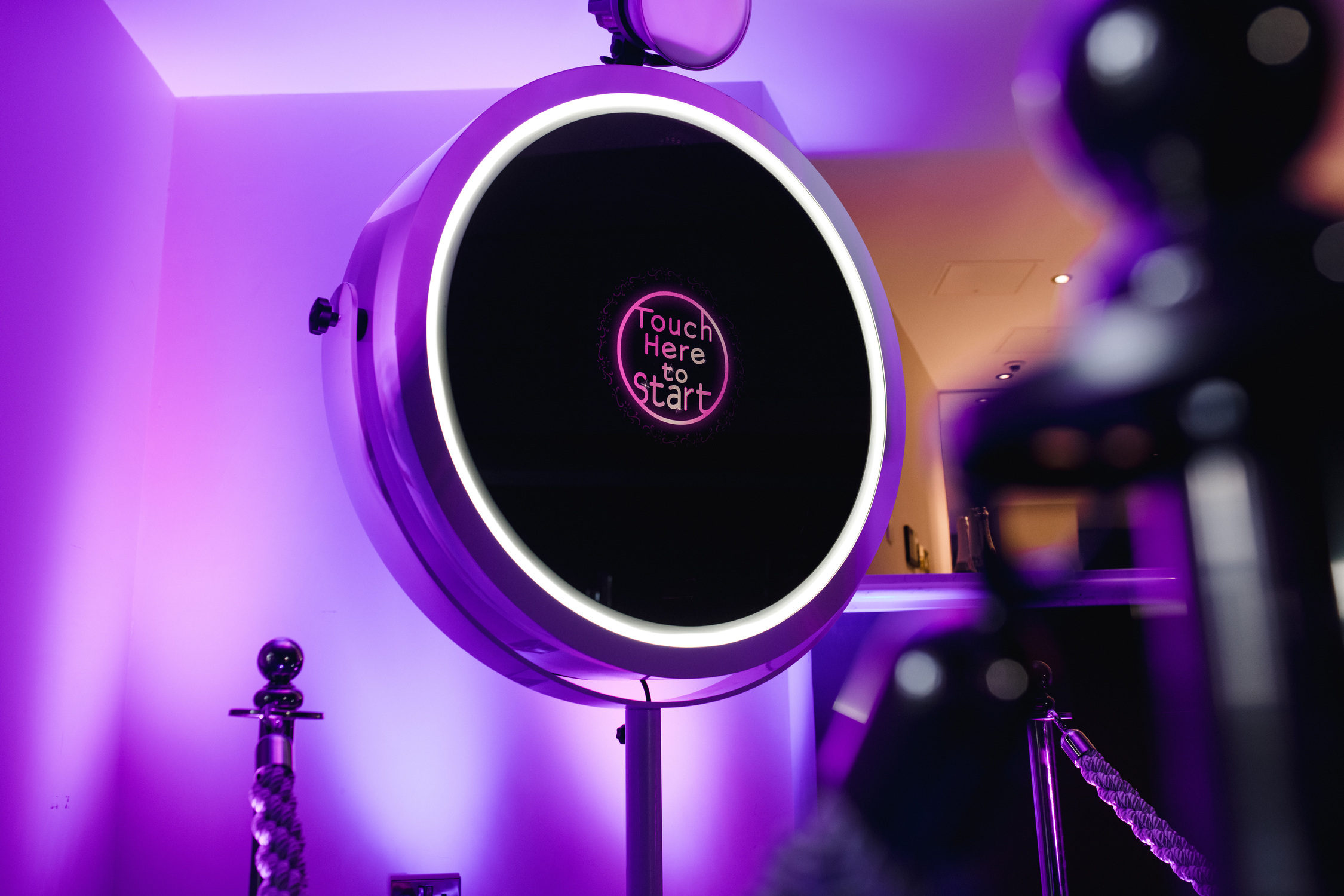 White Beauty Magic Mirror Photo Booth