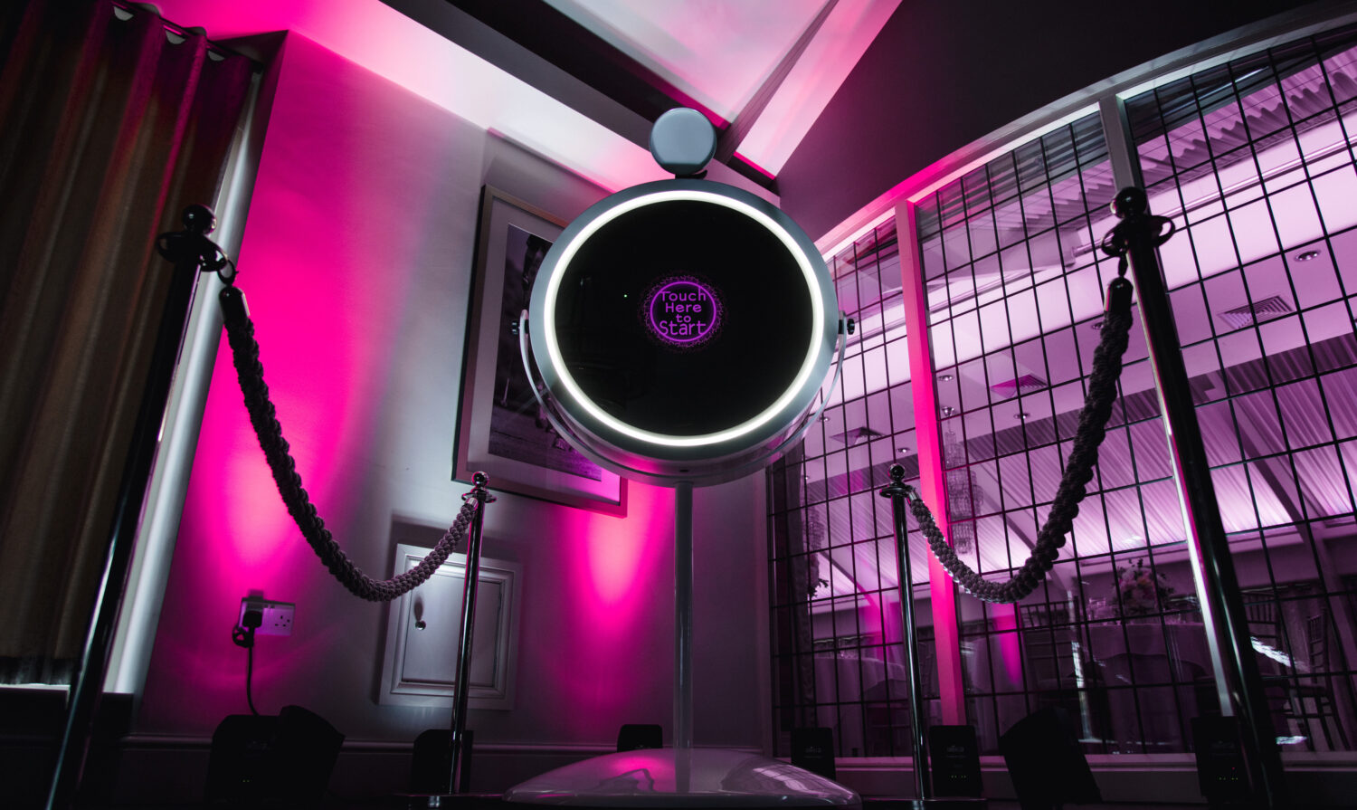 White Beauty Magic Mirror Photo Booth