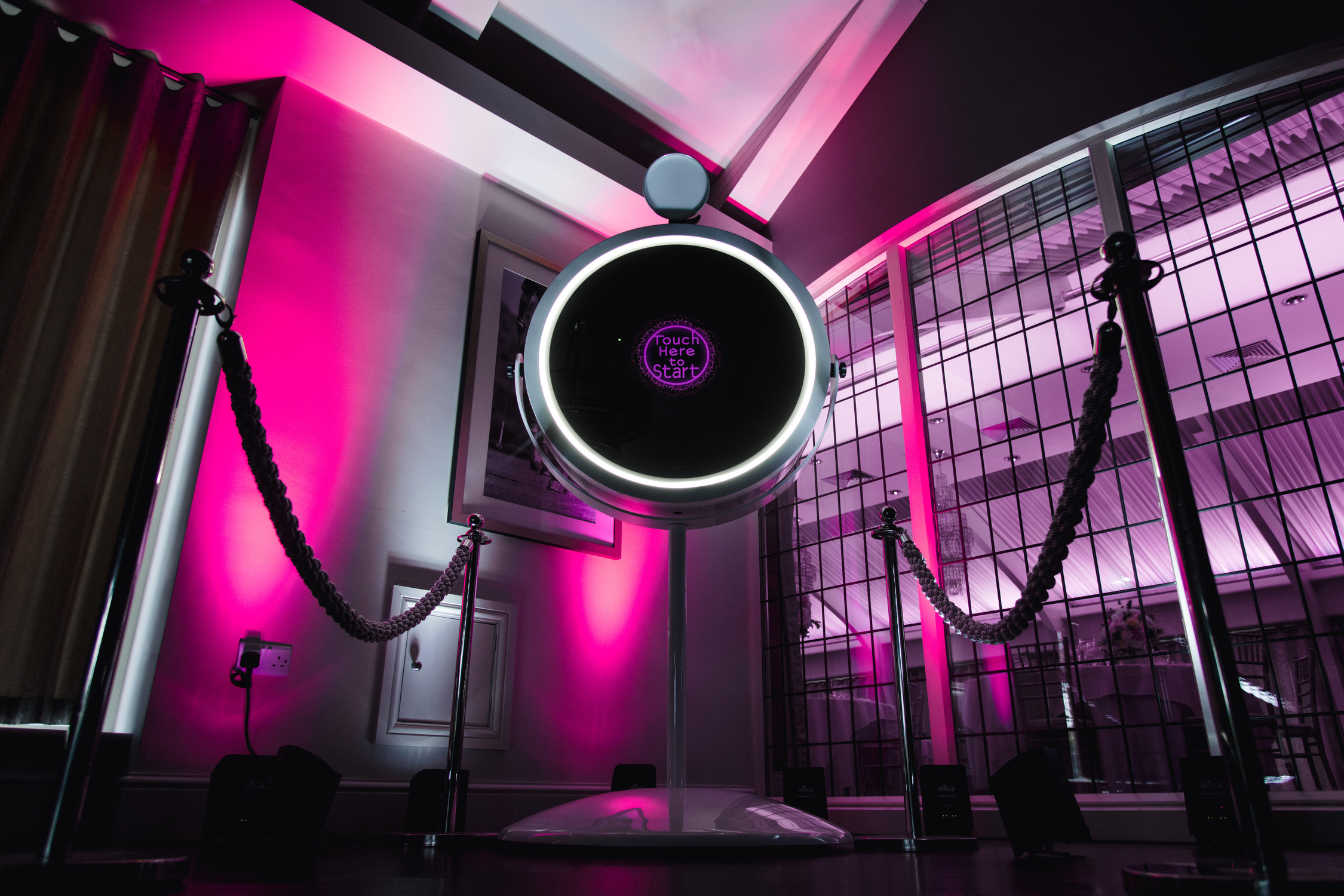 White Beauty Magic Mirror Photo Booth