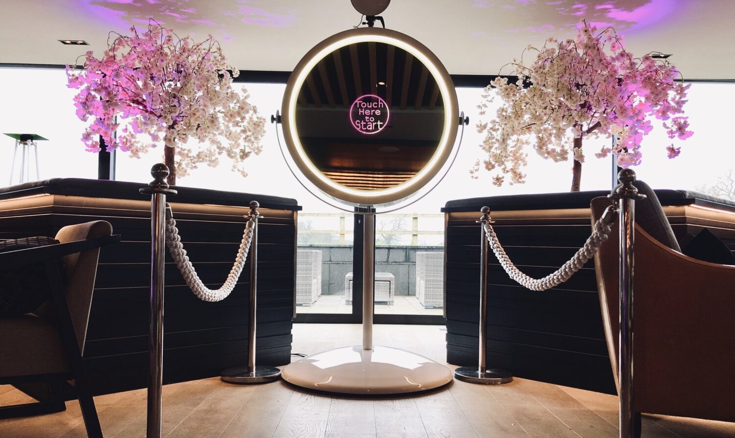 White Beauty Magic Mirror Photo Booth