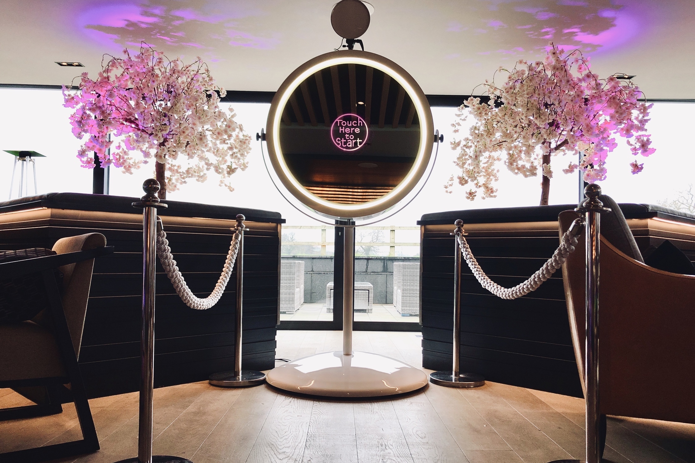 White Beauty Magic Mirror Photo Booth