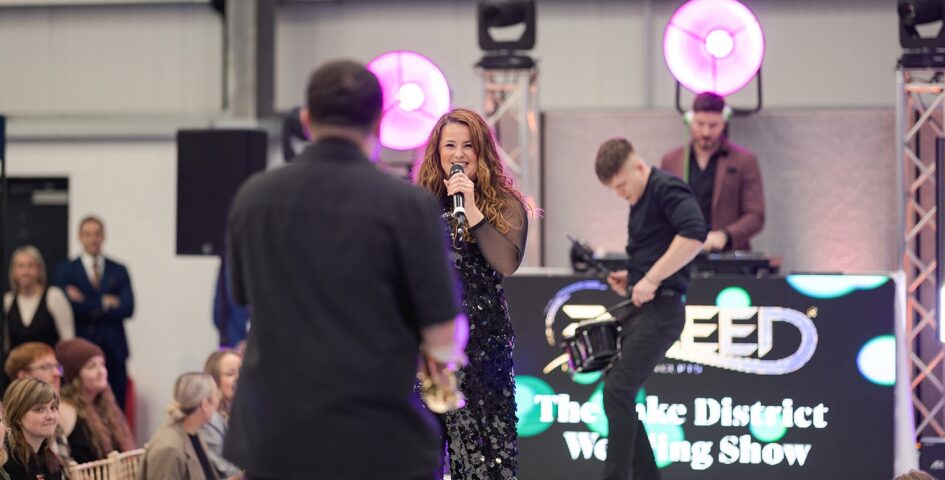 Singer,Sax, Percussion2